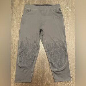 GYMSHARK GREY WORKOUT CAPRI TIGHTS - Size Small SKU:463